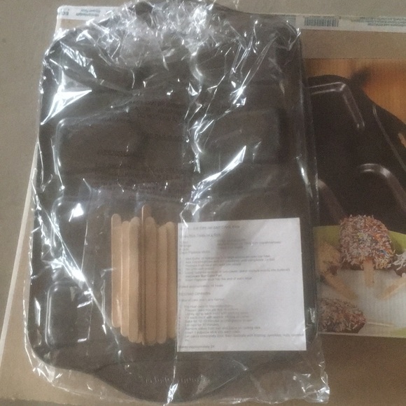 ICE CREAM BAR CAKE PAN “NEW IN THE BOX” - Picture 4 of 5